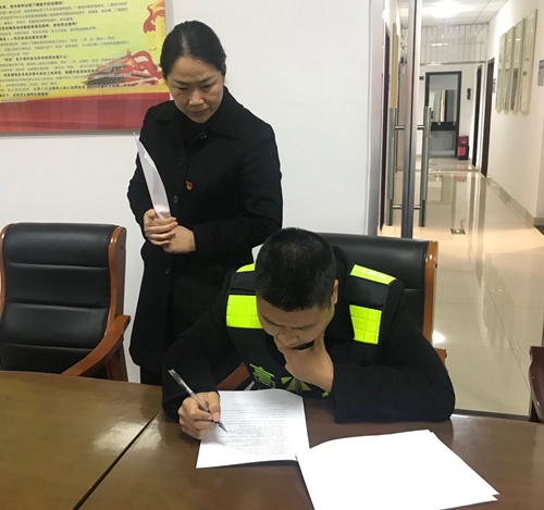 圖為考試現(xiàn)場(chǎng) 陳瑩攝2_副本.jpg